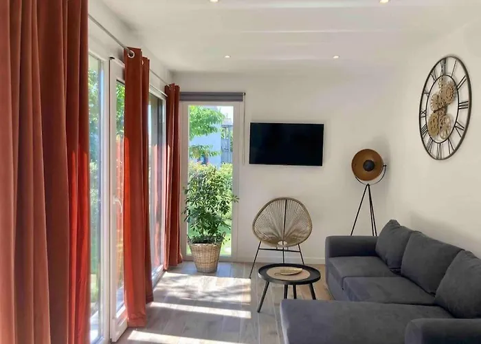 Maison Neuve A Deux Pas Du Mont * Beauvoir (Manche)